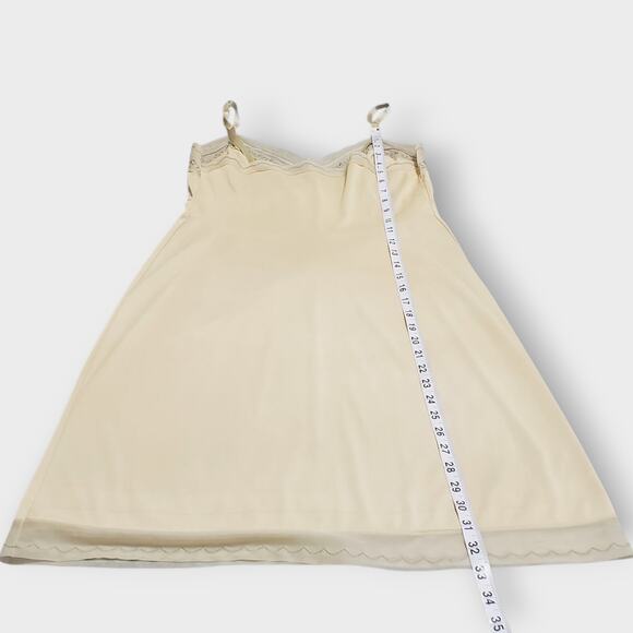 Vtg Vassarette Hollywood Mesh Embroidered Slip Sz 34A Neutral Nude Rockability - Picture 12 of 14